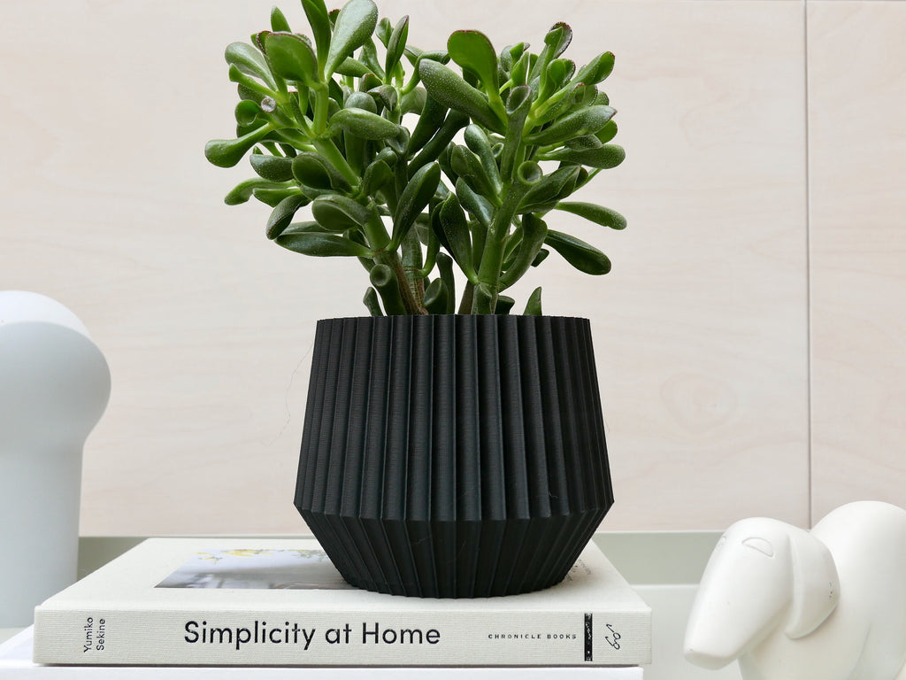 Nova Planter - Black (Medium)